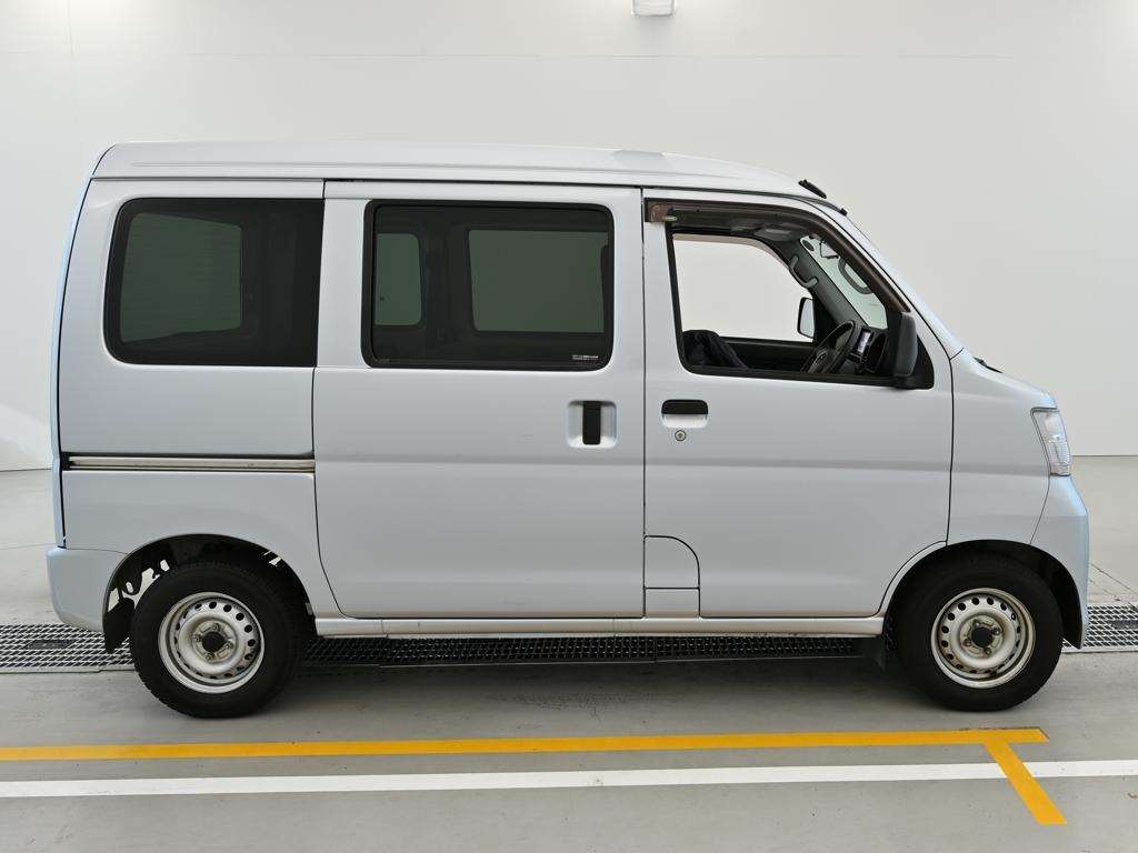 TOYOTA PIXIS VAN