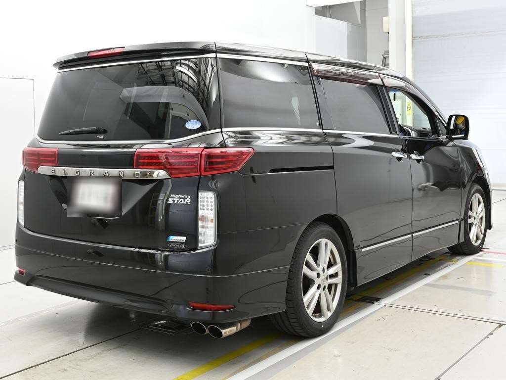 NISSAN ELGRAND