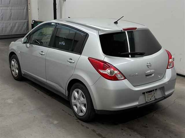 NISSAN TIIDA