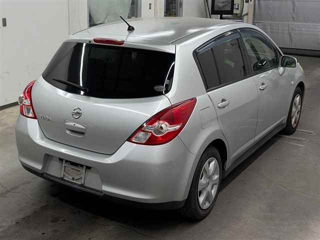 NISSAN TIIDA