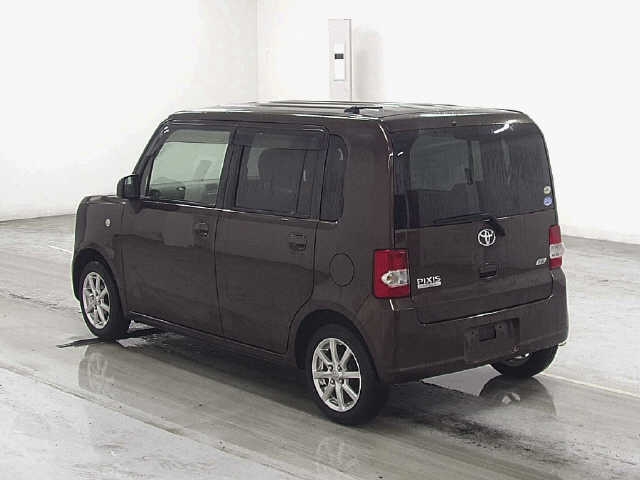 TOYOTA PIXIS SPACE