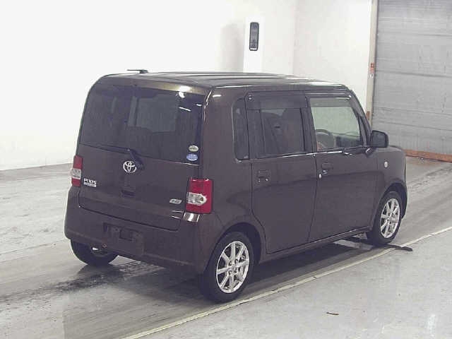 TOYOTA PIXIS SPACE
