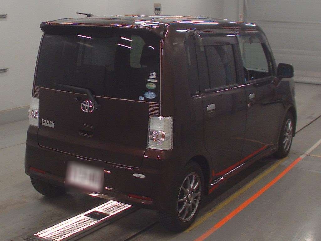 TOYOTA PIXIS SPACE