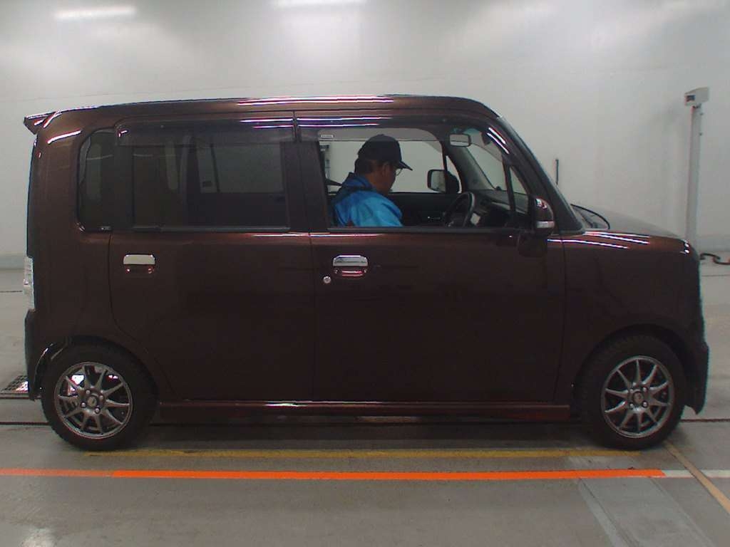 TOYOTA PIXIS SPACE