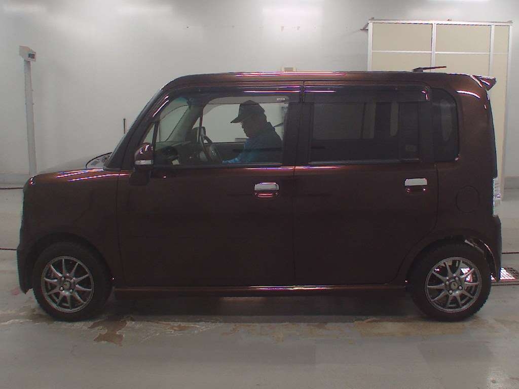 TOYOTA PIXIS SPACE