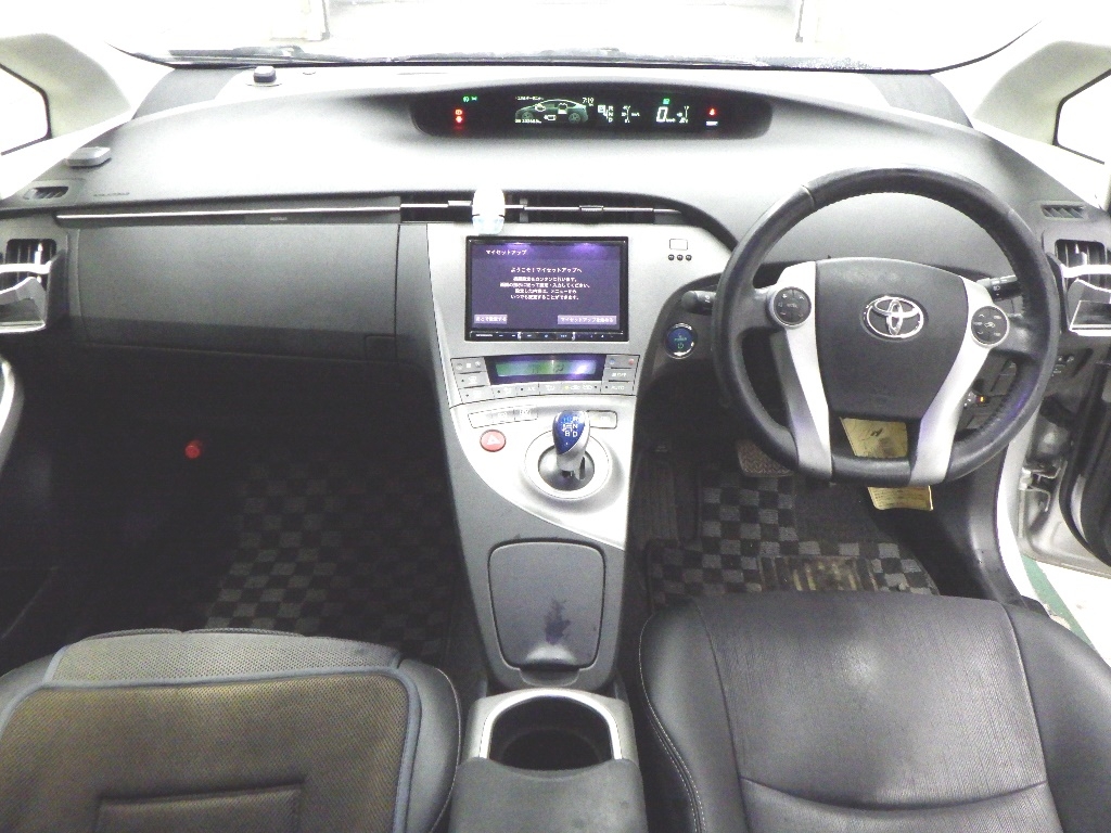 TOYOTA PRIUS
