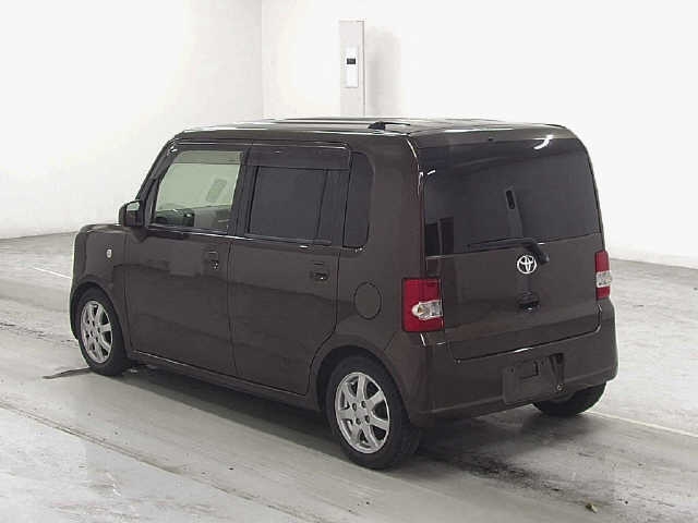 TOYOTA PIXIS SPACE