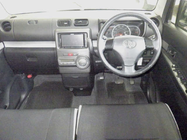 TOYOTA PIXIS SPACE