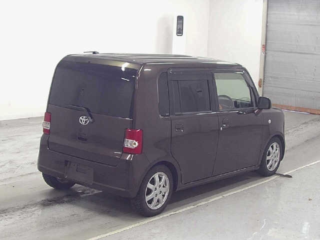 TOYOTA PIXIS SPACE