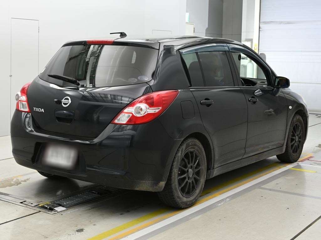 NISSAN TIIDA