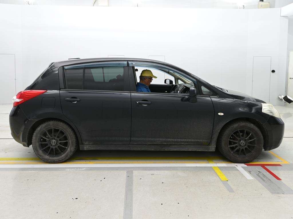 NISSAN TIIDA