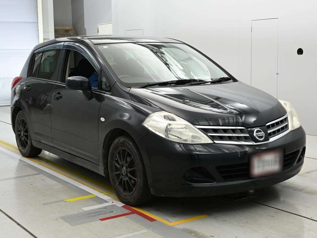 NISSAN TIIDA