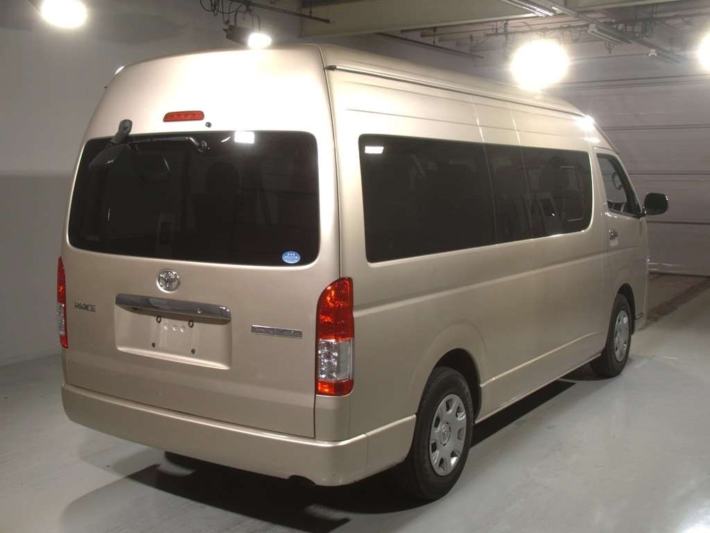 TOYOTA HIACE