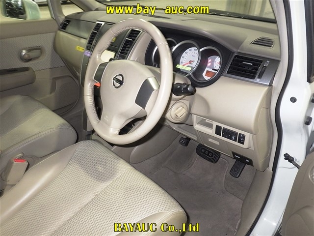 NISSAN TIIDA