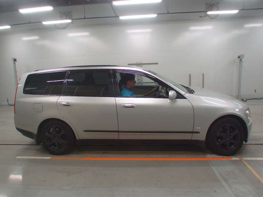 NISSAN STAGEA