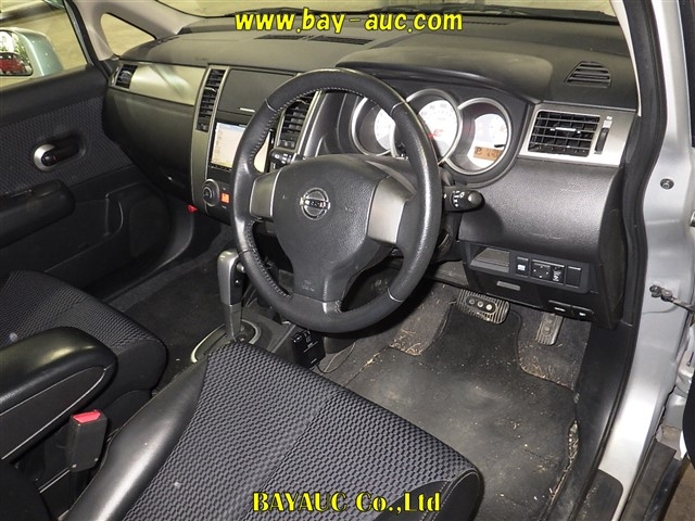 NISSAN TIIDA