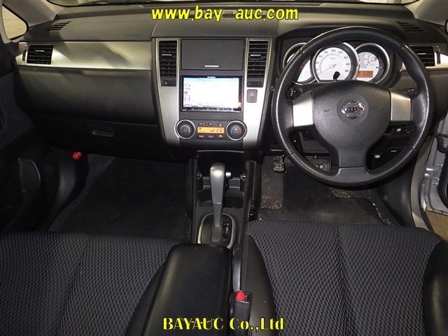 NISSAN TIIDA