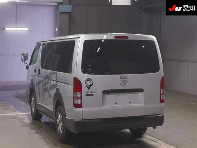 TOYOTA REGIUS ACE
