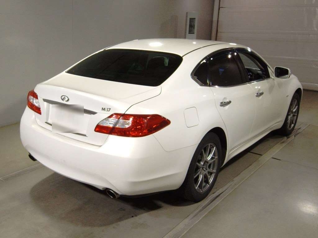 NISSAN FUGA