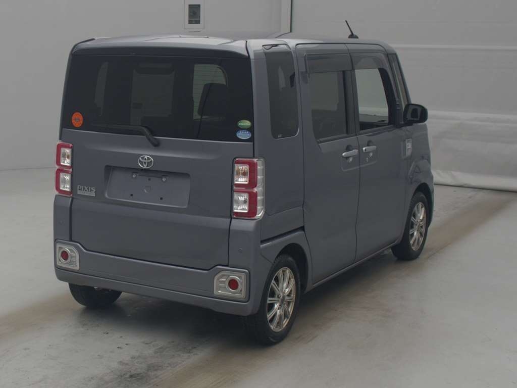 TOYOTA PIXIS MEGA