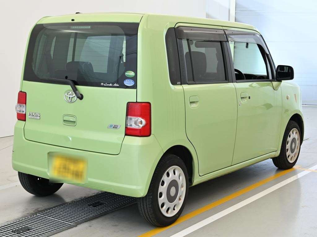 TOYOTA PIXIS SPACE