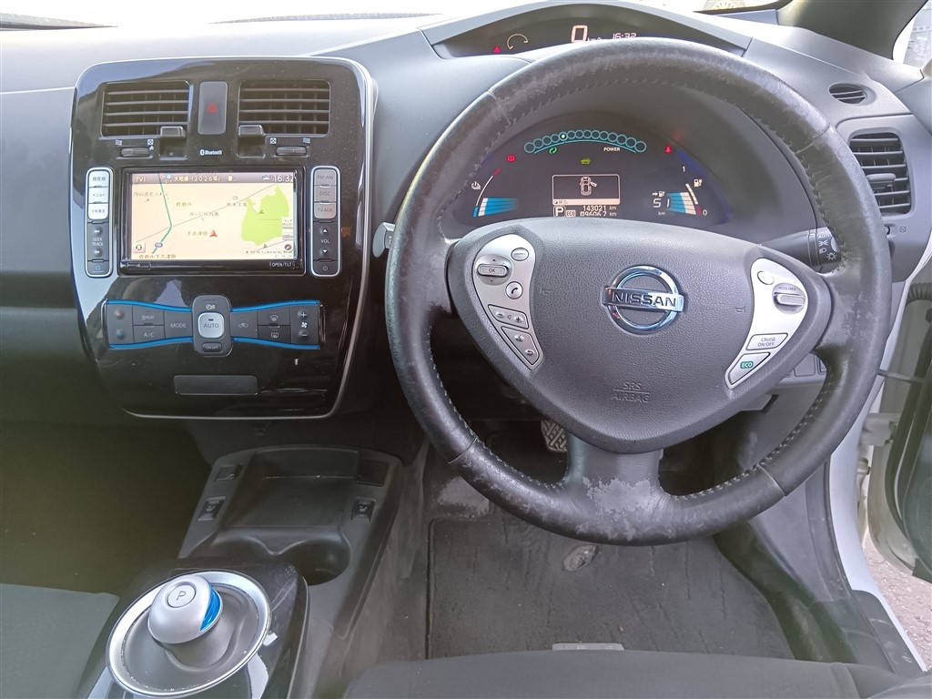 NISSAN LEAF