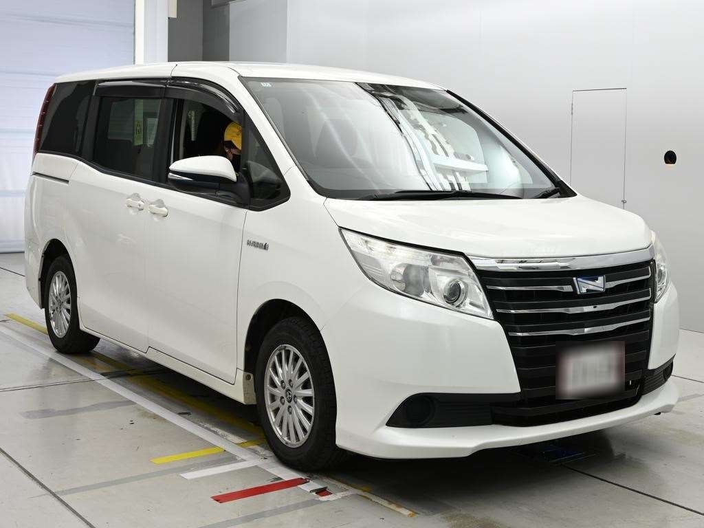 TOYOTA NOAH
