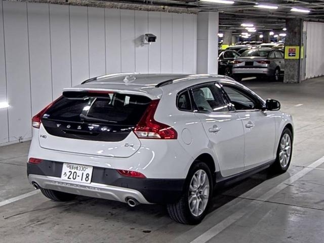 VOLVO V40