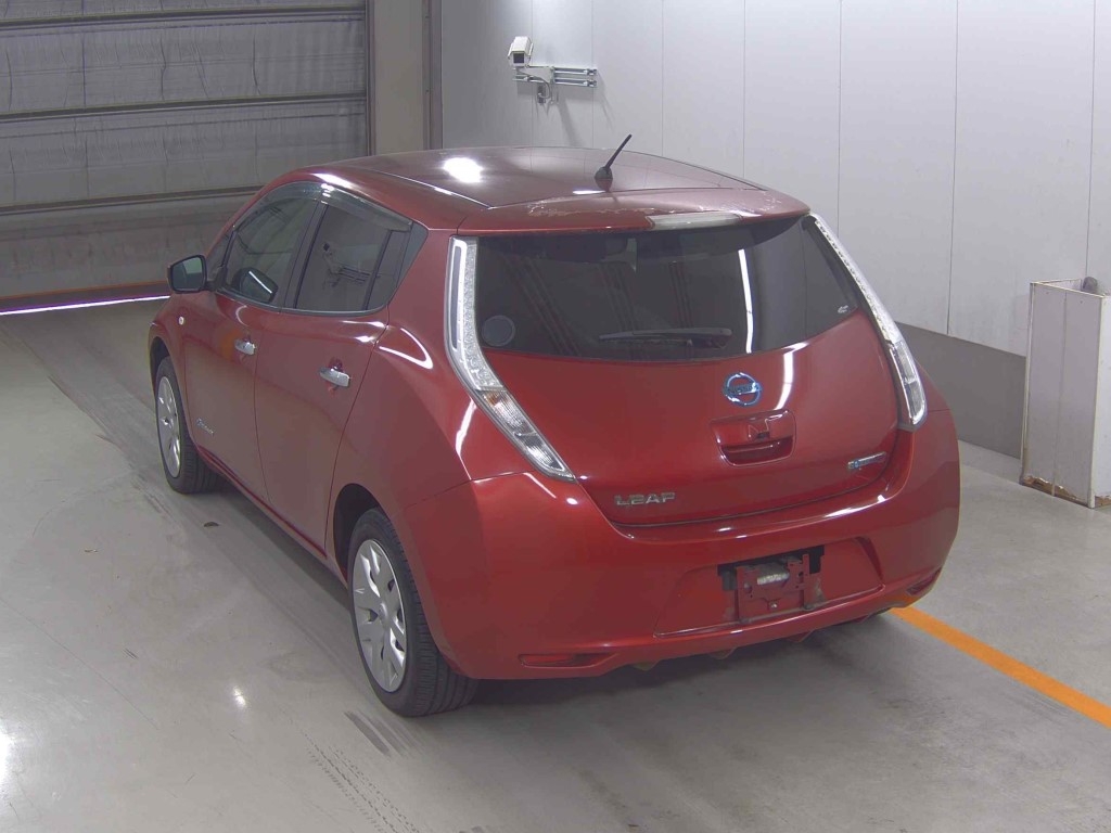 NISSAN LEAF