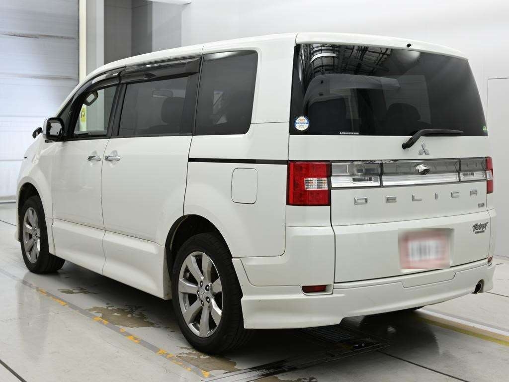 MITSUBISHI DELICA D:5