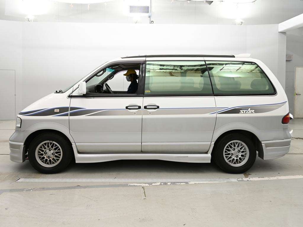 NISSAN LARGO