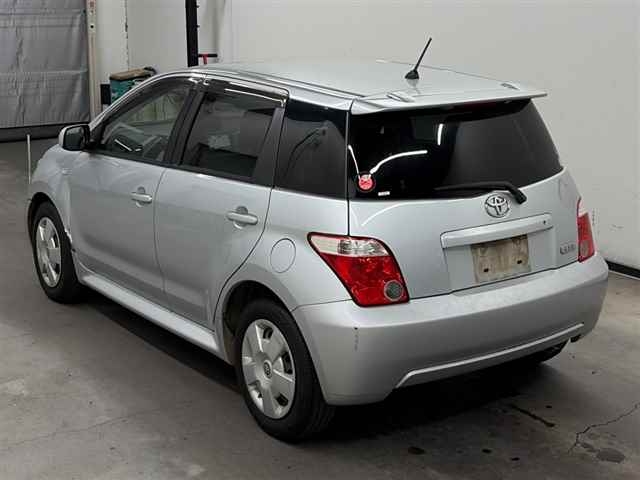 TOYOTA IST