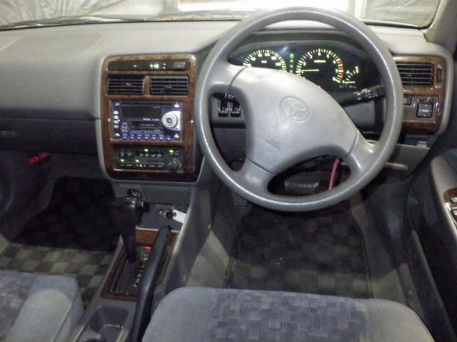 TOYOTA CARINA