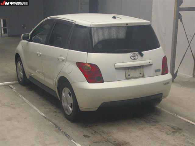 TOYOTA IST