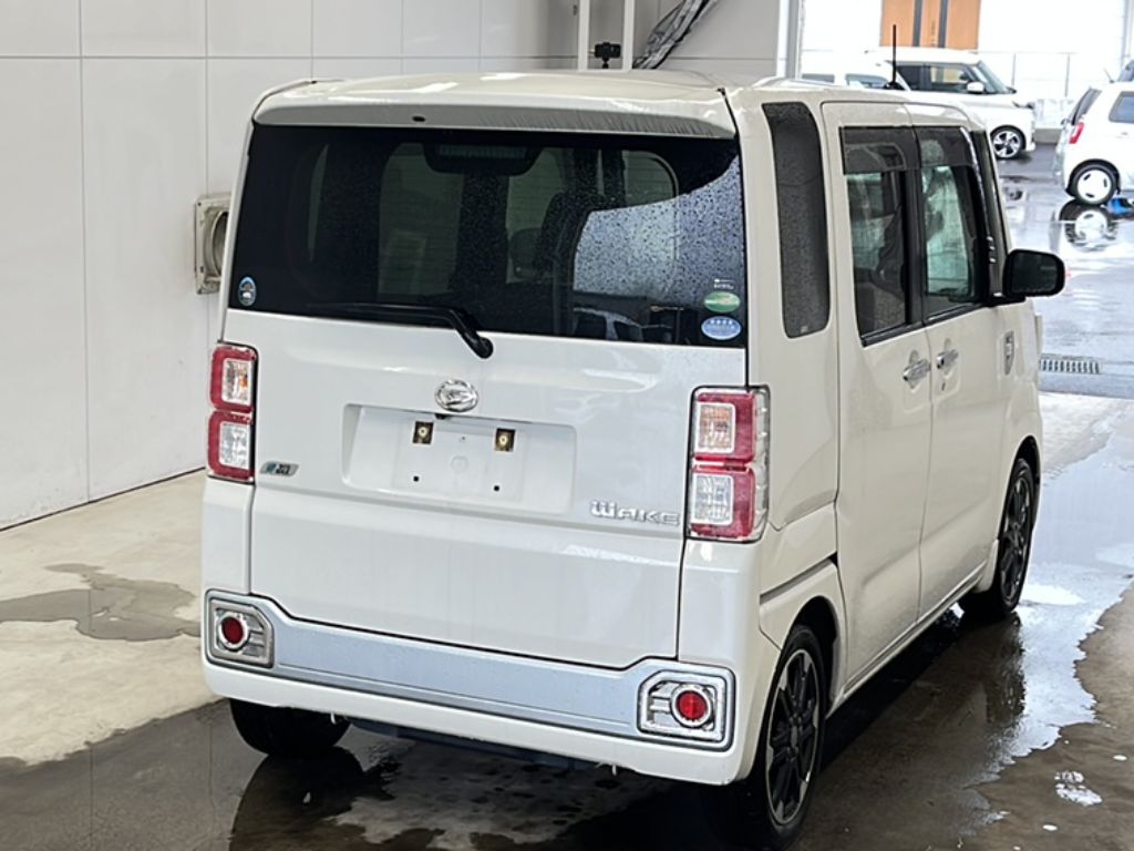 DAIHATSU WAKE
