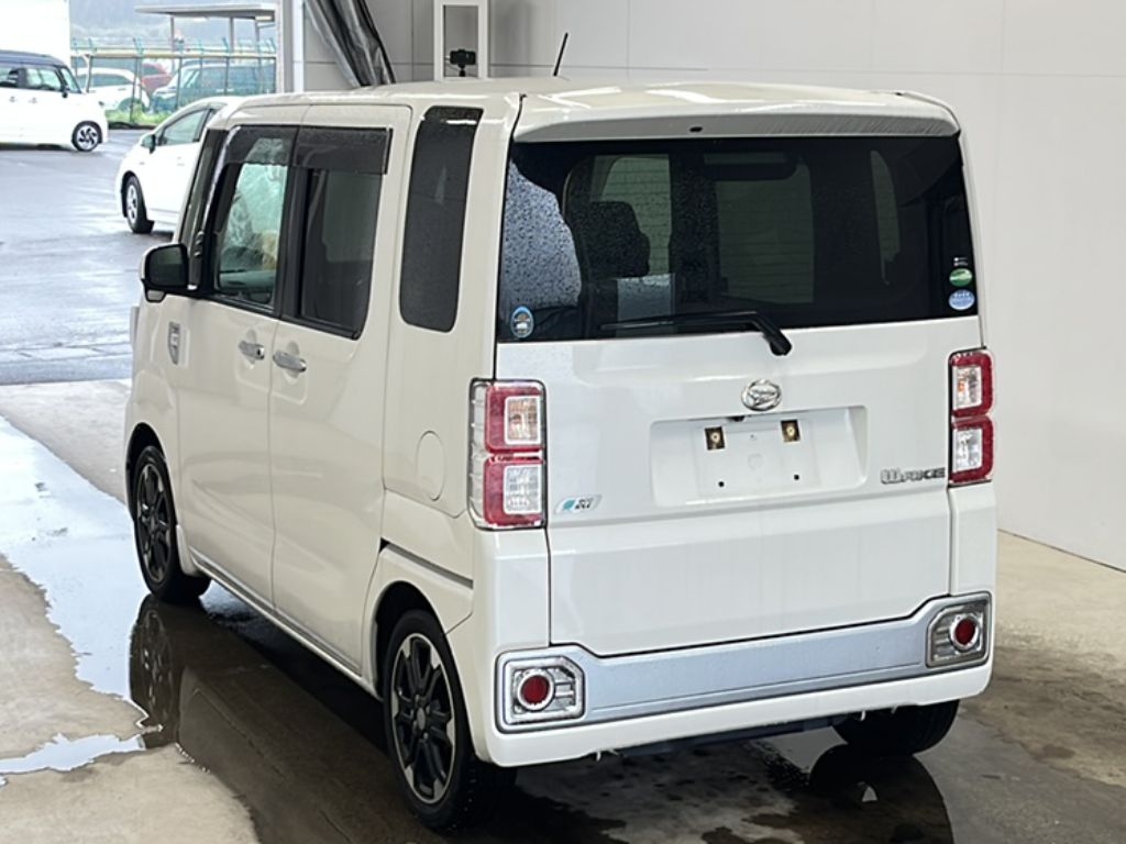 DAIHATSU WAKE