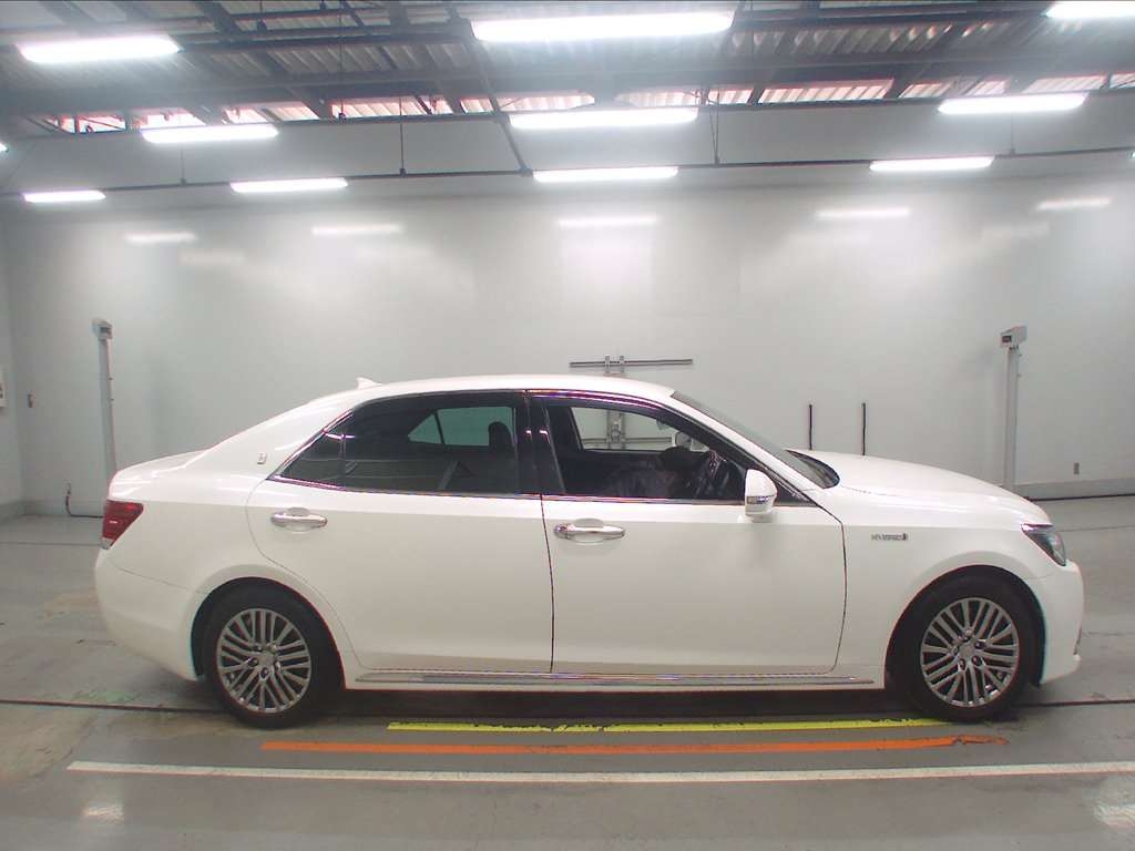 TOYOTA CROWN MAJESTA