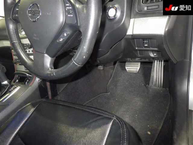 NISSAN SKYLINE