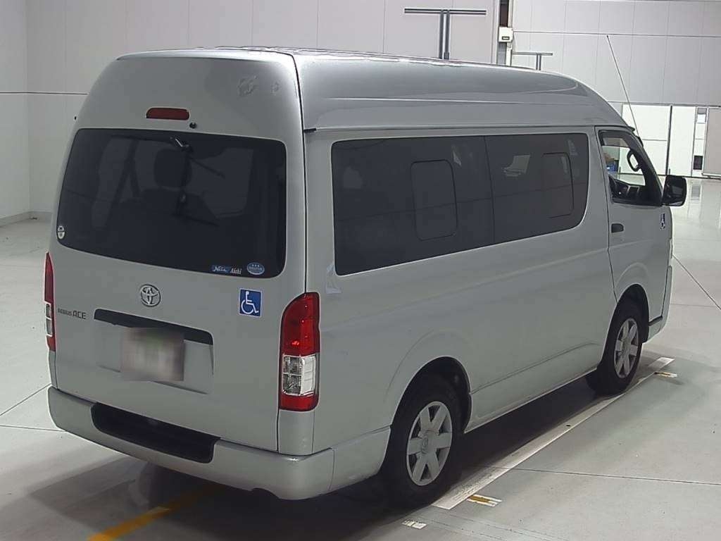 TOYOTA REGIUS ACE