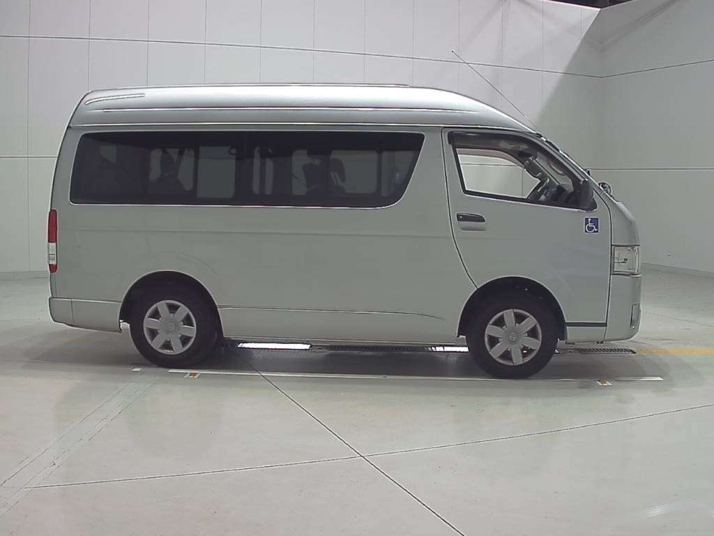 TOYOTA REGIUS ACE
