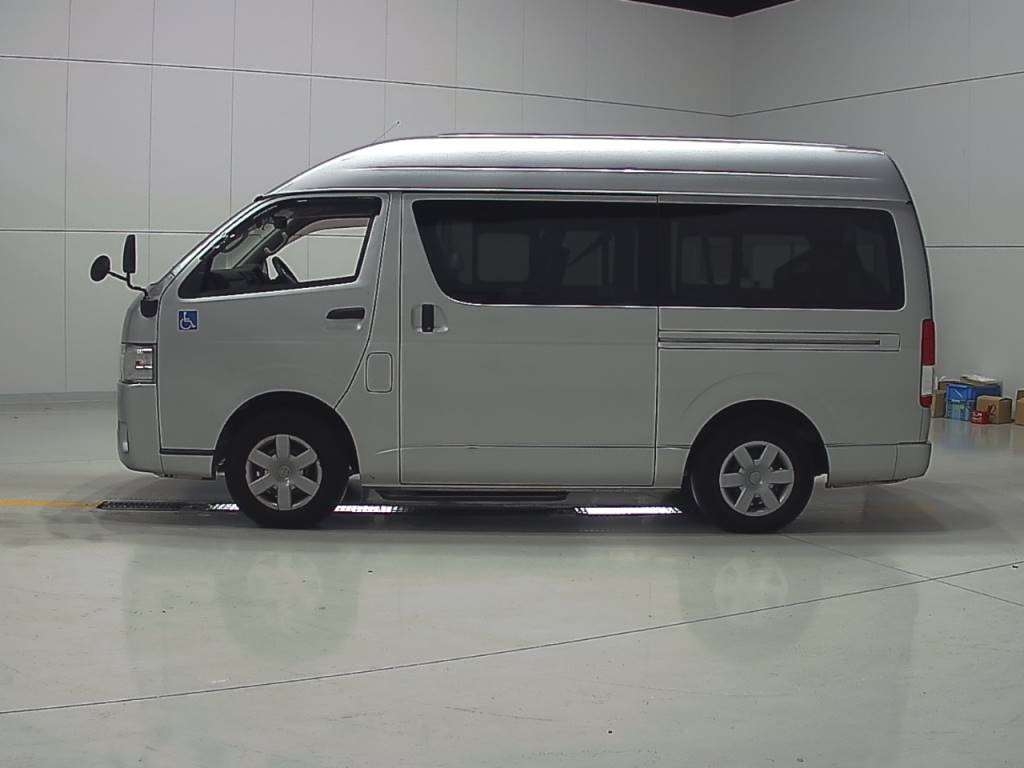 TOYOTA REGIUS ACE