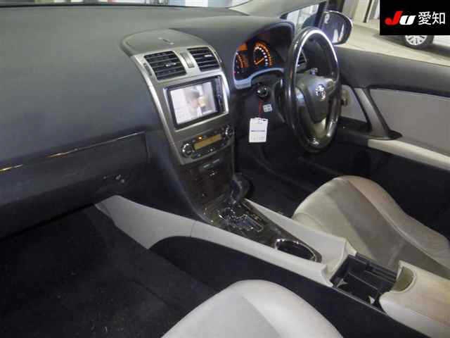 TOYOTA AVENSIS