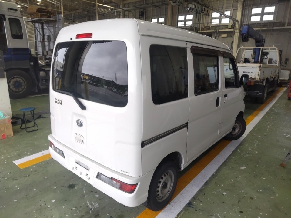 TOYOTA PIXIS VAN