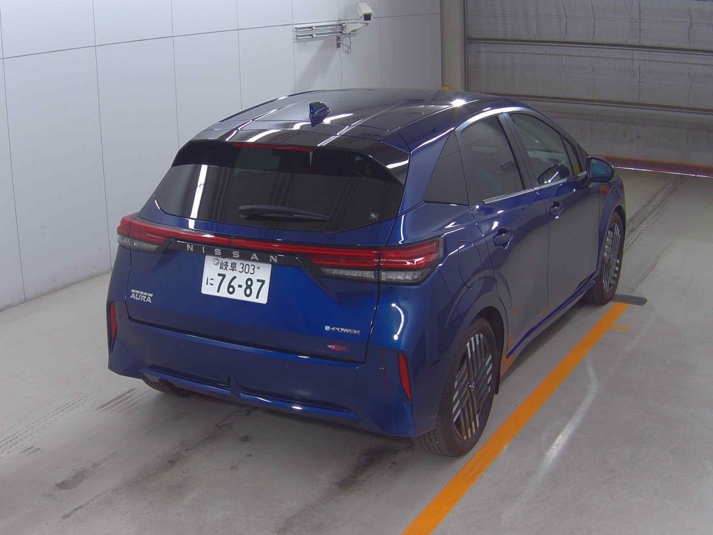 NISSAN AURA