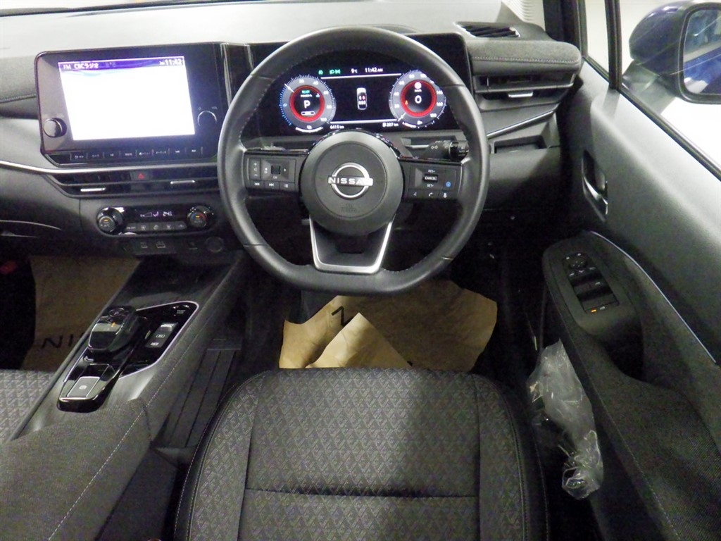NISSAN AURA