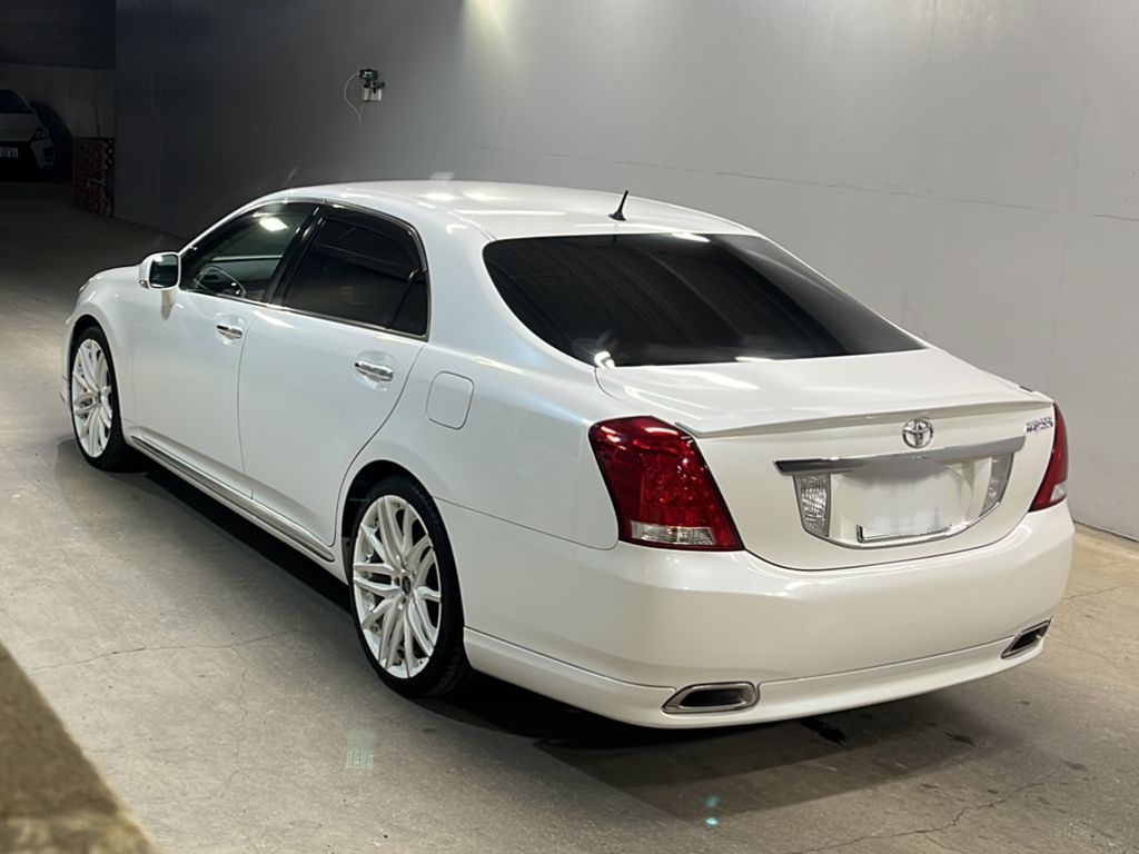 TOYOTA CROWN MAJESTA