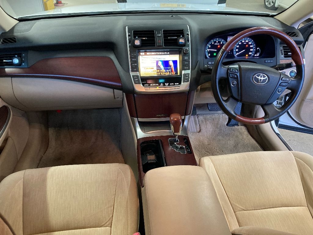 TOYOTA CROWN MAJESTA