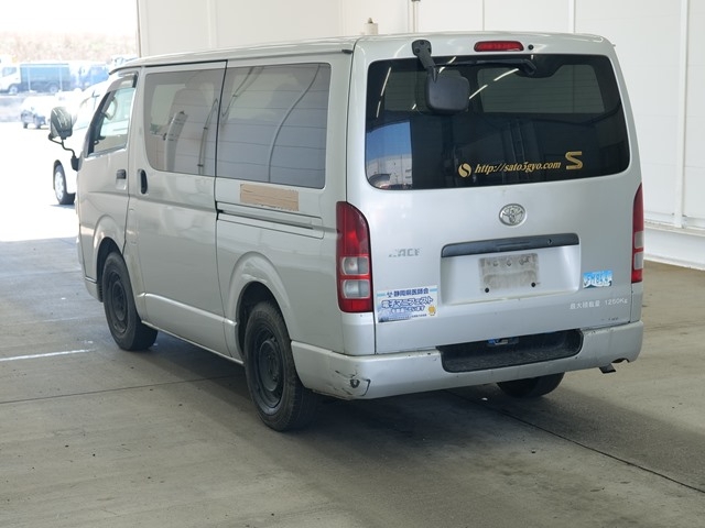 TOYOTA REGIUS ACE