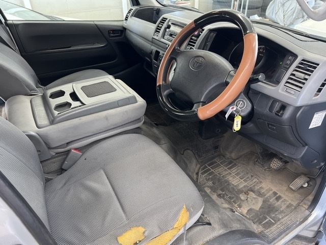 TOYOTA REGIUS ACE