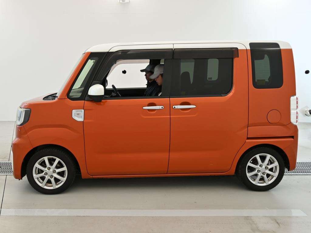 DAIHATSU WAKE